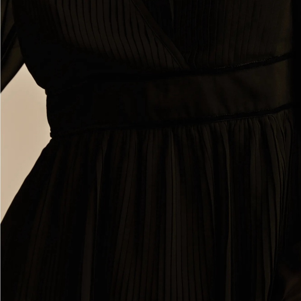 Women's Black V‑Neck Pleated Blouse - Picture 4 of 6